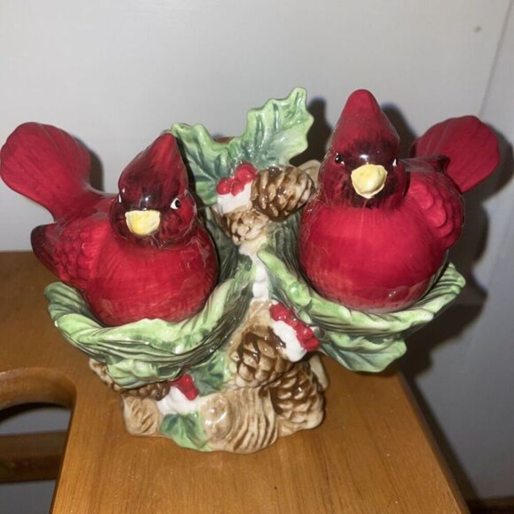 Red Cardinal Salt And Paper Shakers In Holly Leaf Stand‎